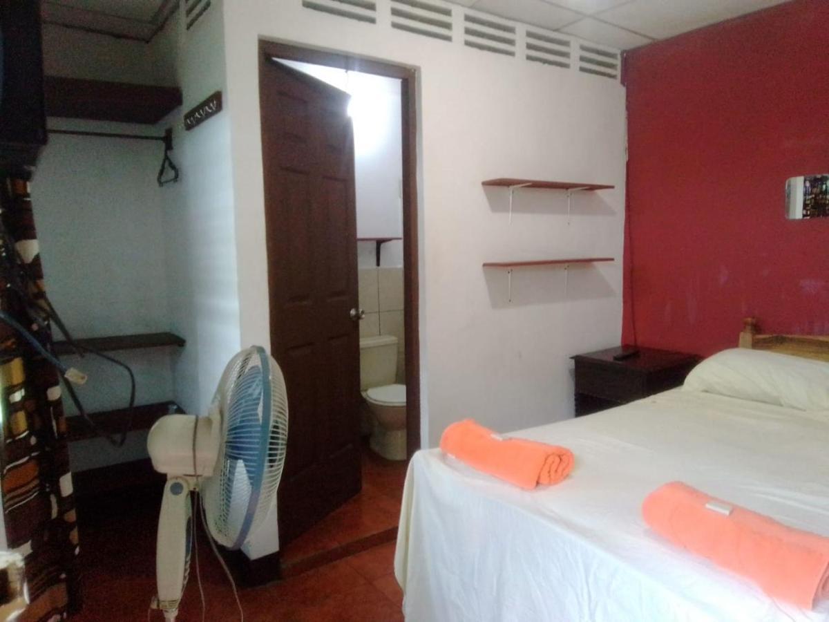 Hostal El Jardin Leon Exterior photo
