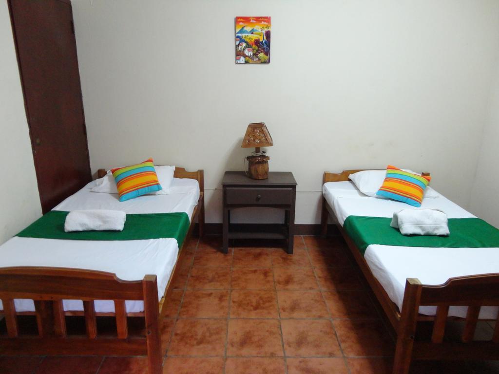 Hostal El Jardin Leon Exterior photo