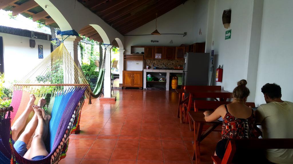 Hostal El Jardin Leon Exterior photo